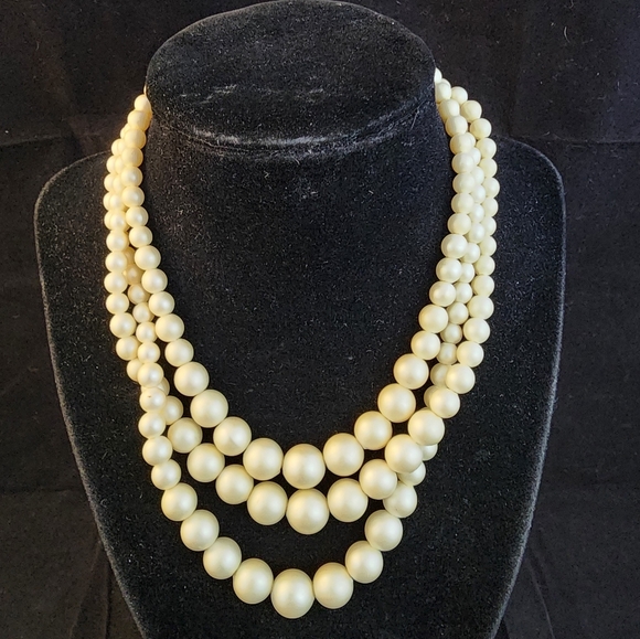 Triple Strand Graduated Faux Pearl Necklace 16" - 18" Adjustable Hong Kong VTG - Picture 1 of 9